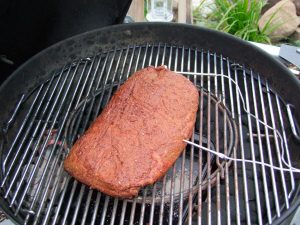 Das Platzieren des Grillgut