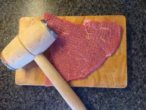 Döner-Spieß - Kalbschnitzel auf 5mm Stärke geklopft Döner-Spieß - Kalbschnitzel auf 5mm Stärke geklopft